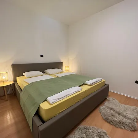 Authentische Sunshine Apartment Vinkuran